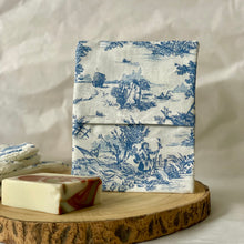 Charger l&#39;image dans la galerie, Pochette de Voyage Toile de Jouy – Étanche &amp; Idéale pour Savon Solide