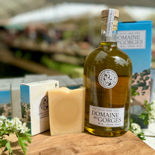 Charger l&#39;image dans la galerie, Savon surgras à l&#39;huile d&#39;olive vierge extra, lait de chèvre et verveine éxotique - Le nom des fleurs